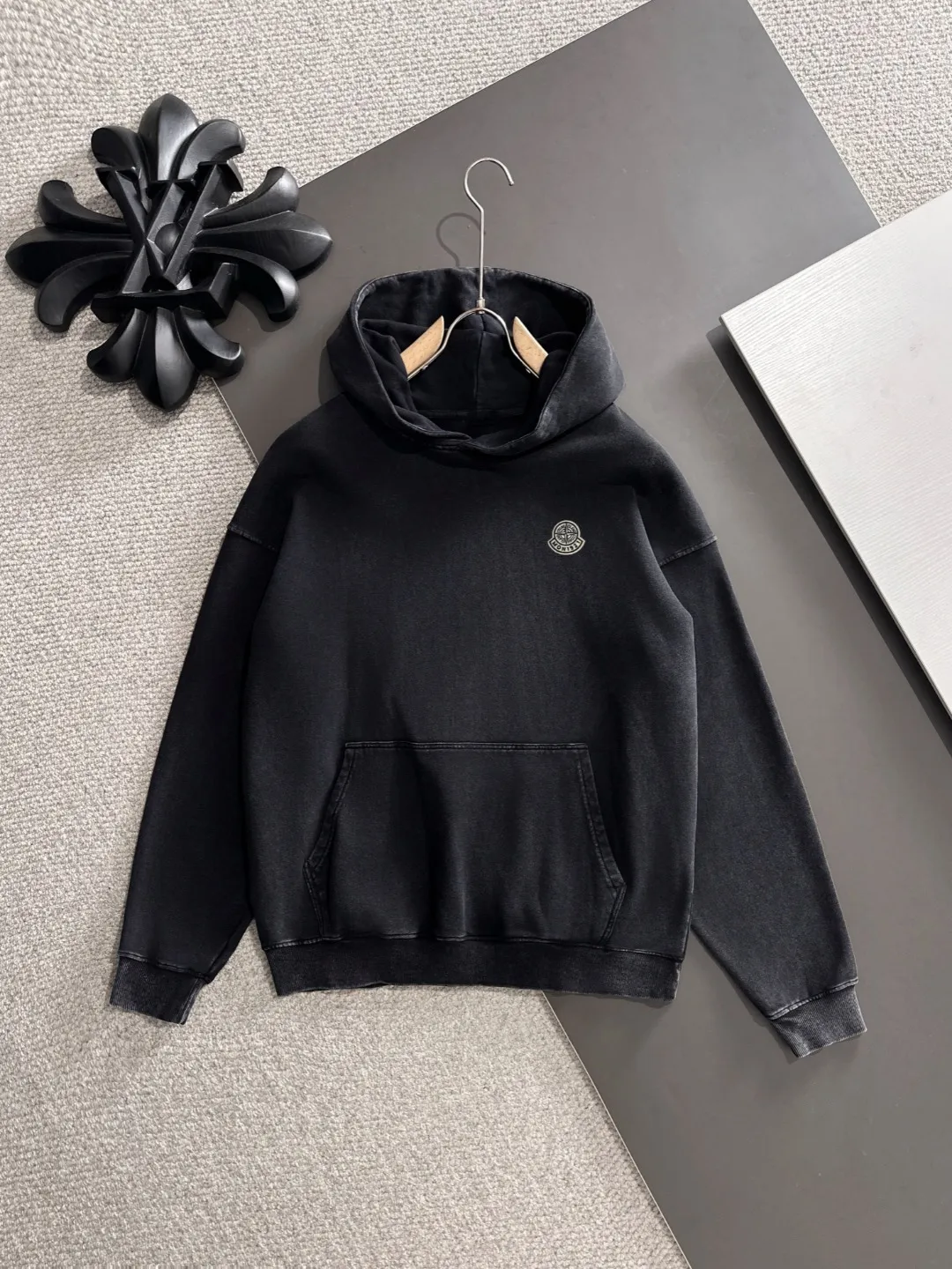 Next day shipping P720 Stone lsland/stone island high quality 2025 autumn and winter new casual heavy industry suit exclusively developed by yb! High quality production! The top version of the trading company channel order, external orders for imported custom fabrics, high breathability and comfort, impeccable details, absolutely worth buying! This type of suit is also a must-have for lazy people. You don’t have to think about how to match it, you can just get it in one set! Brand element design concept, delicate and soft feel! It presents a casual cut and the upper body shape is great! On sale simultaneously on the official website! From a high-end men's positioning brand, the low-key luxury taste is irresistible! Exquisite workmanship and impeccable quality! The overall style is simple, fashionable and timeless, fully meeting the requirements of stylish and tasteful dressing! Sizes: S to XXL (or state your height and weight when placing an order)